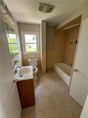 $2,500 | 37 Old Oak Avenue, Cranston, RI 02920