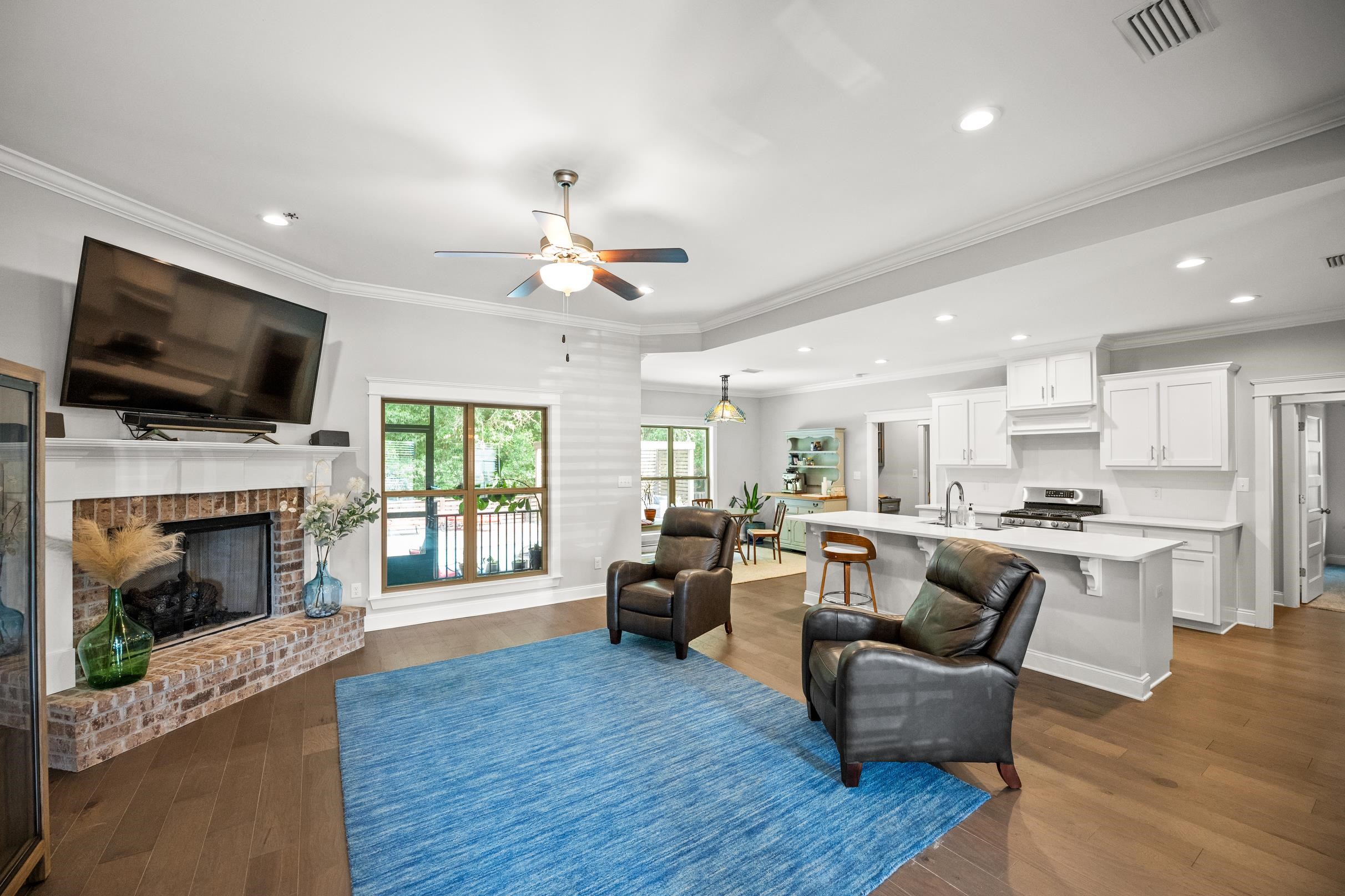 335 Garrison Boulevard Fairhope, AL 36532 - Photo 4 of 53 Living Room