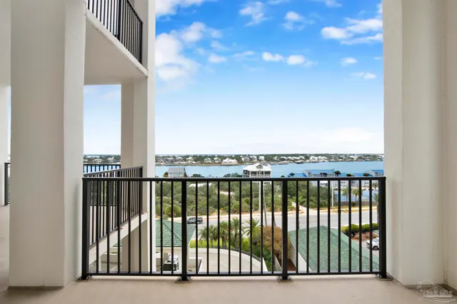 a view of a living room and a kitchen