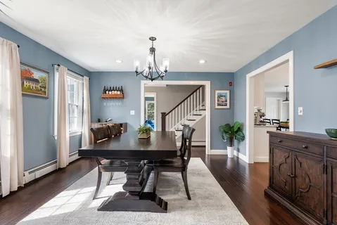 a view of a livingroom and dining room