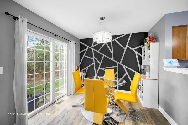 $2,800 | 2389 Stoughton Circle, Aurora, IL 60502