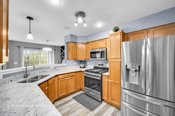 $2,800 | 2389 Stoughton Circle, Aurora, IL 60502