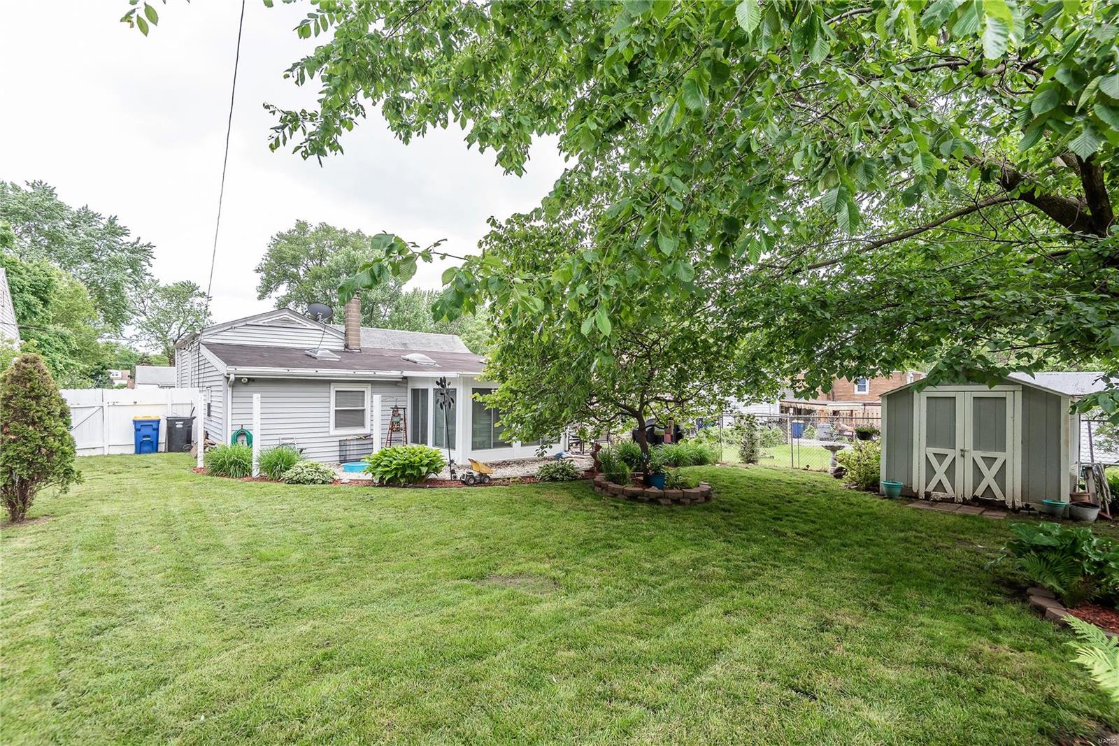 9457 Harold Drive St. Louis, MO 63134 - Photo 35 of 39