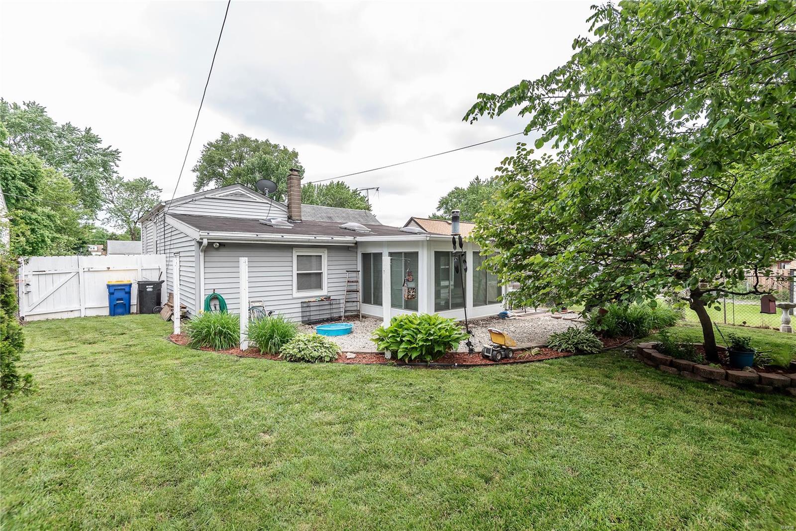 9457 Harold Drive St. Louis, MO 63134 - Photo 36 of 39