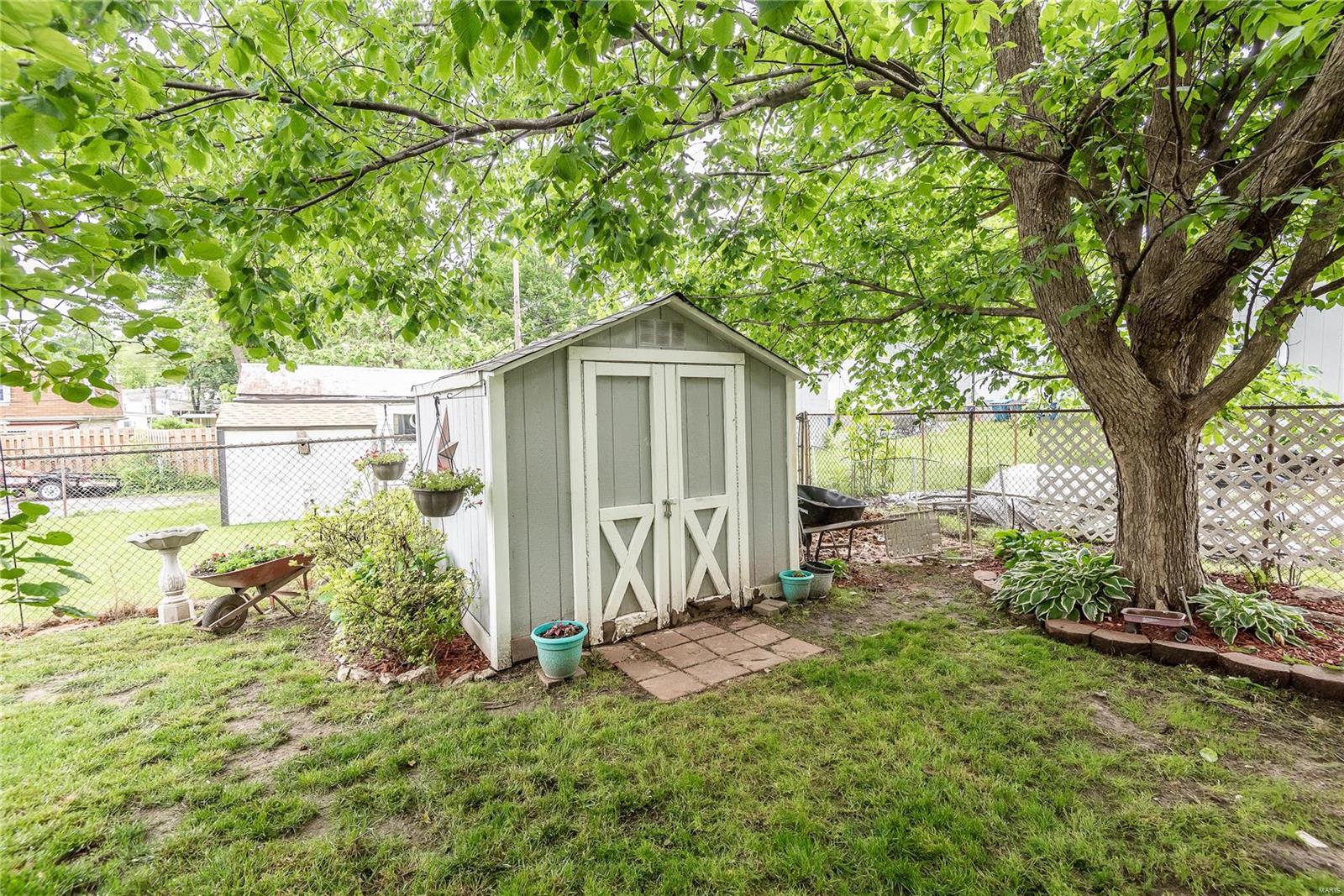 9457 Harold Drive St. Louis, MO 63134 - Photo 7 of 39