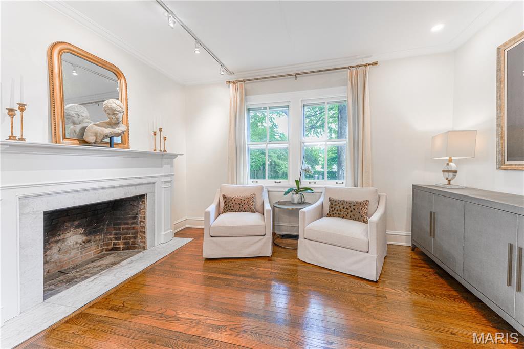 9242 Clayton Road Ladue, MO 63124 - Photo 12 of 53 Gallery Image 12