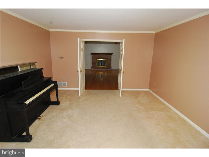 48 Rim View Lane Reading, PA 19607 - Photo 5 of 19 Living Room