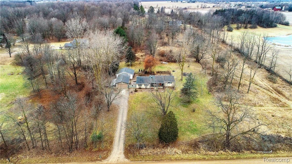 7685 North Robb Road Fowlerville, MI 48836 - Photo 38 of 38 DJI_0616-crop.jpg