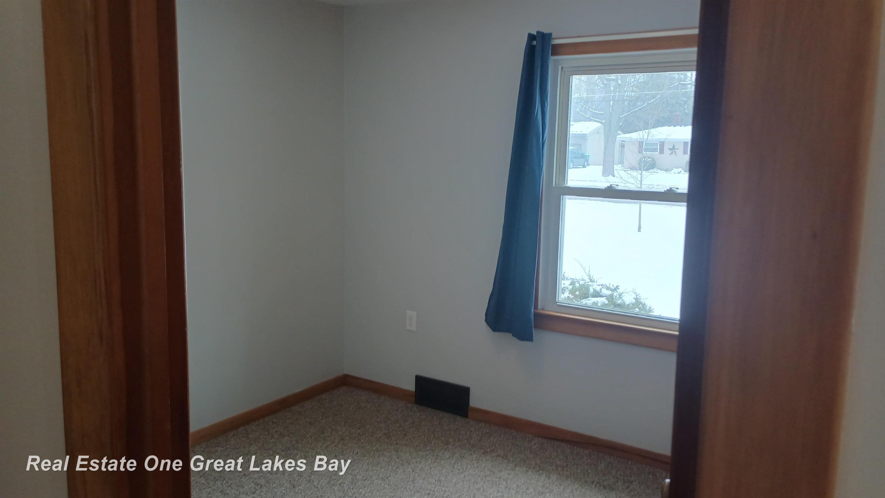 2700 Hemmeter Road Saginaw, MI 48603 - Photo 6 of 19 50164950-aa105e69-58df-4dc7-b1f8-2db1f9c8e003.JPG