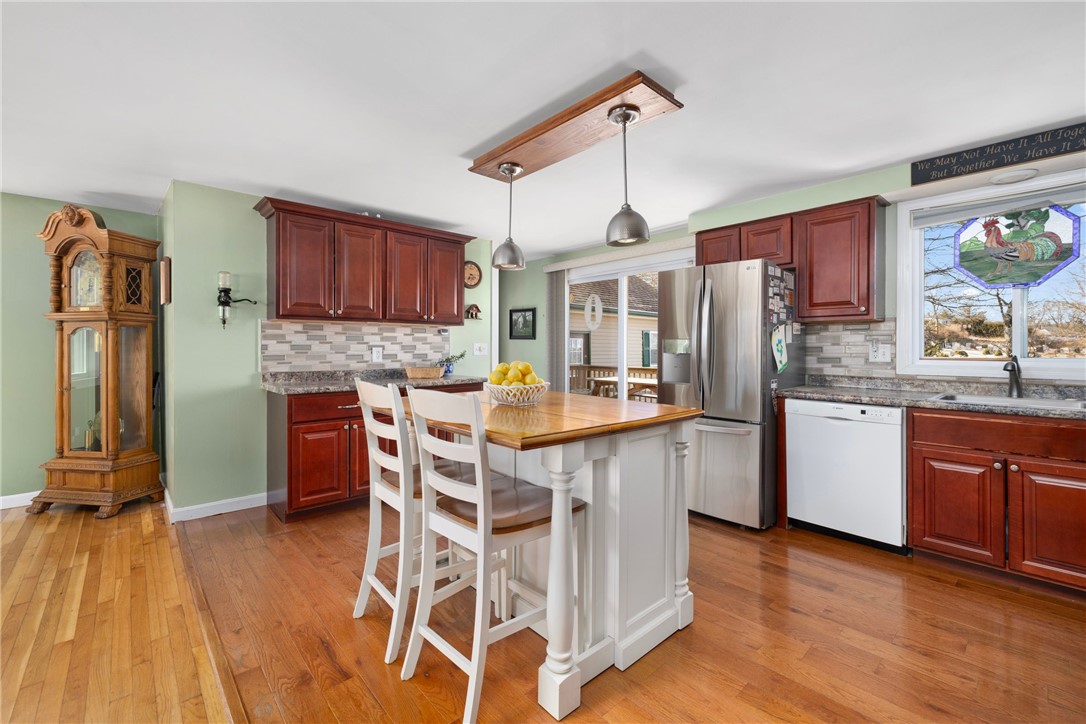 20 Frank Drive Tiverton, RI 02878 - Photo 7 of 48