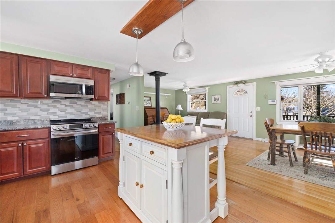 20 Frank Drive Tiverton, RI 02878 - Photo 8 of 48