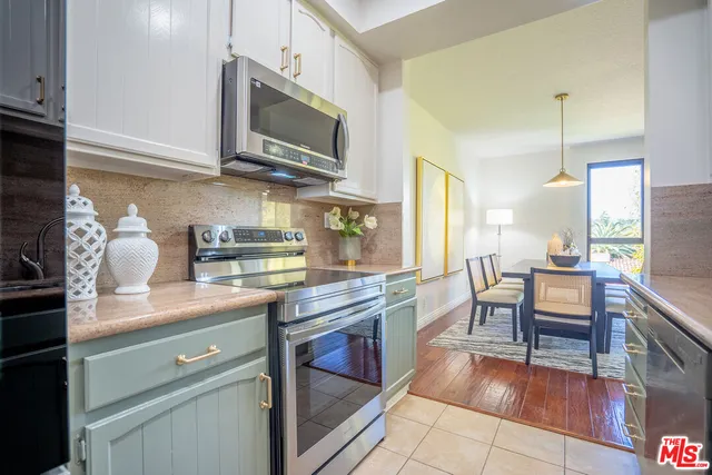 $975,000 | 4477 Wilshire Boulevard, Unit 312, Los Angeles, CA 90010