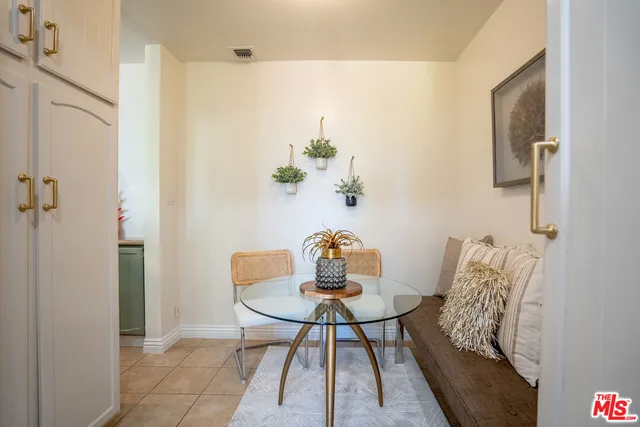 $975,000 | 4477 Wilshire Boulevard, Unit 312, Los Angeles, CA 90010