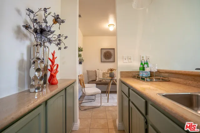 $975,000 | 4477 Wilshire Boulevard, Unit 312, Los Angeles, CA 90010