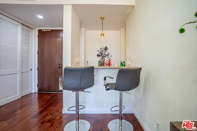 $975,000 | 4477 Wilshire Boulevard, Unit 312, Los Angeles, CA 90010