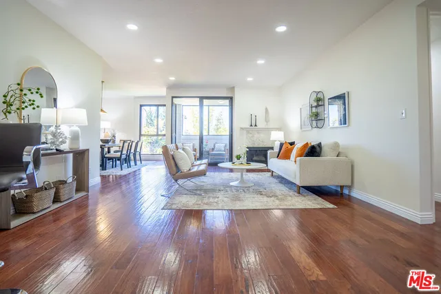 $975,000 | 4477 Wilshire Boulevard, Unit 312, Los Angeles, CA 90010