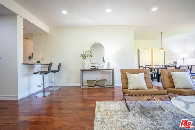 $975,000 | 4477 Wilshire Boulevard, Unit 312, Los Angeles, CA 90010