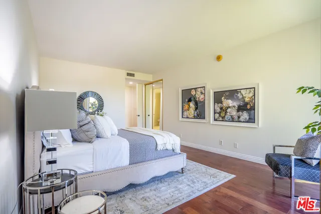 $975,000 | 4477 Wilshire Boulevard, Unit 312, Los Angeles, CA 90010