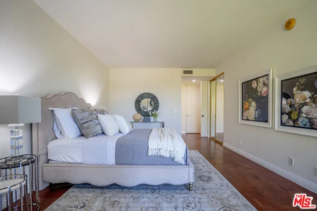 $975,000 | 4477 Wilshire Boulevard, Unit 312, Los Angeles, CA 90010