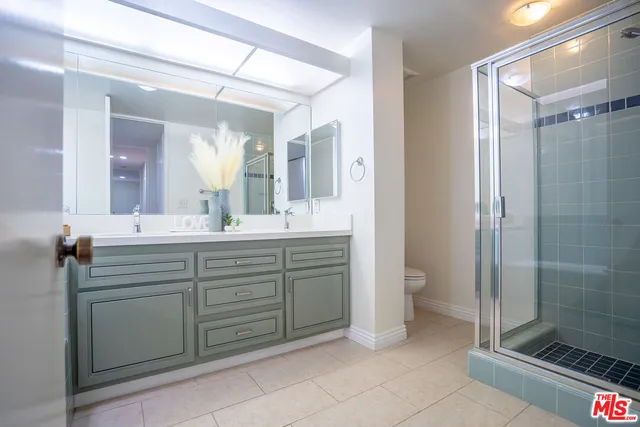 $975,000 | 4477 Wilshire Boulevard, Unit 312, Los Angeles, CA 90010