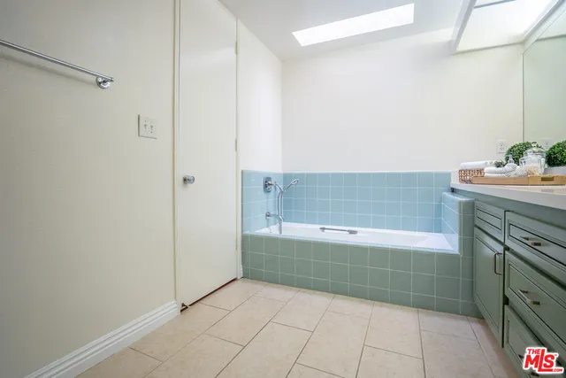 $975,000 | 4477 Wilshire Boulevard, Unit 312, Los Angeles, CA 90010