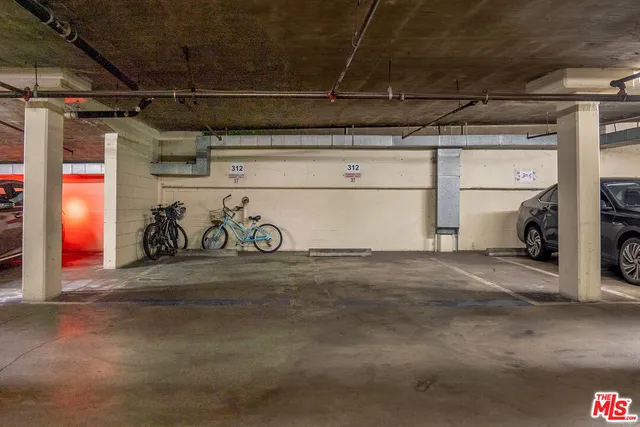 $975,000 | 4477 Wilshire Boulevard, Unit 312, Los Angeles, CA 90010