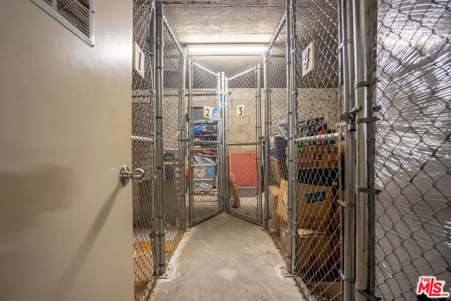 $975,000 | 4477 Wilshire Boulevard, Unit 312, Los Angeles, CA 90010