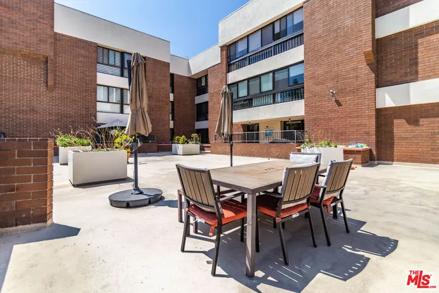 $975,000 | 4477 Wilshire Boulevard, Unit 312, Los Angeles, CA 90010