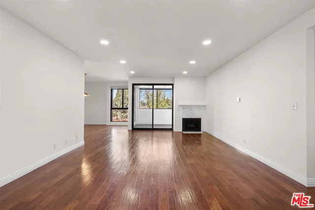 $975,000 | 4477 Wilshire Boulevard, Unit 312, Los Angeles, CA 90010