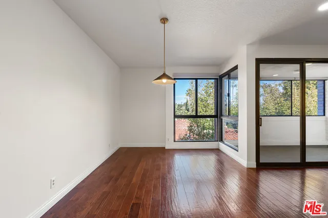 $975,000 | 4477 Wilshire Boulevard, Unit 312, Los Angeles, CA 90010