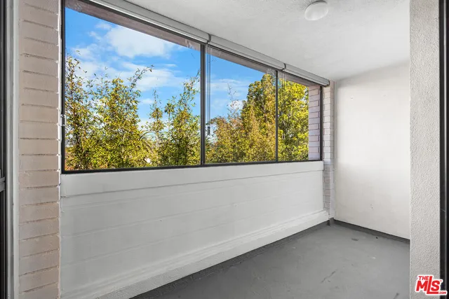 $975,000 | 4477 Wilshire Boulevard, Unit 312, Los Angeles, CA 90010