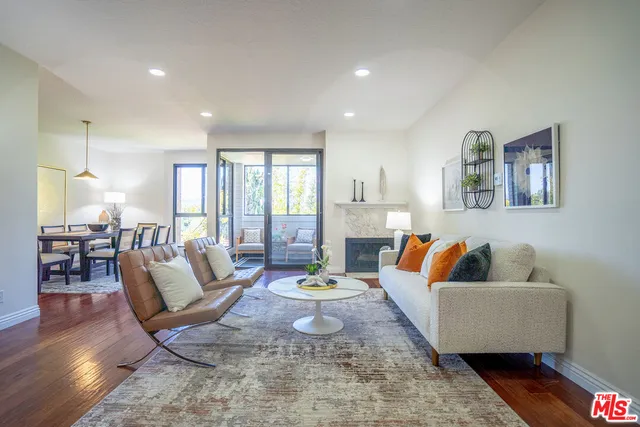 $975,000 | 4477 Wilshire Boulevard, Unit 312, Los Angeles, CA 90010