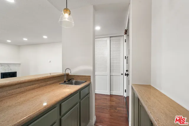 $975,000 | 4477 Wilshire Boulevard, Unit 312, Los Angeles, CA 90010