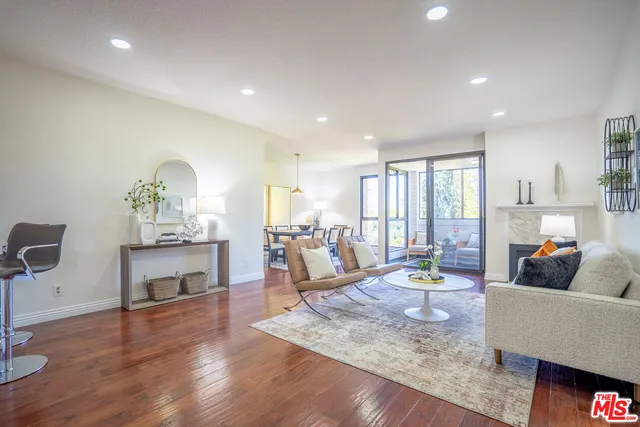 $975,000 | 4477 Wilshire Boulevard, Unit 312, Los Angeles, CA 90010