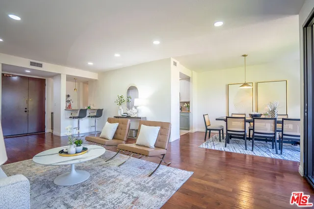 $975,000 | 4477 Wilshire Boulevard, Unit 312, Los Angeles, CA 90010