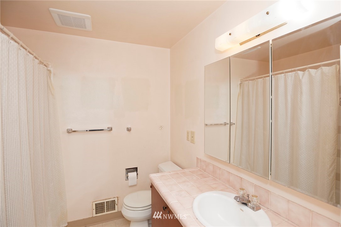 10908 Idlewild Road Southwest Tacoma, WA 98498 - Photo 13 of 35 Gallery Image 13