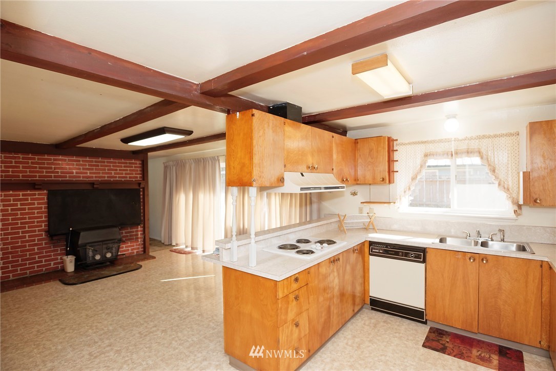 10908 Idlewild Road Southwest Tacoma, WA 98498 - Photo 4 of 35 Gallery Image 4