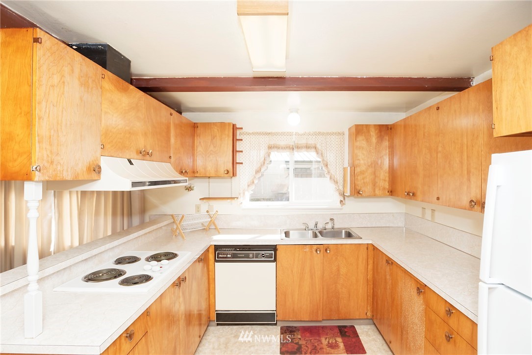 10908 Idlewild Road Southwest Tacoma, WA 98498 - Photo 6 of 35 Gallery Image 6