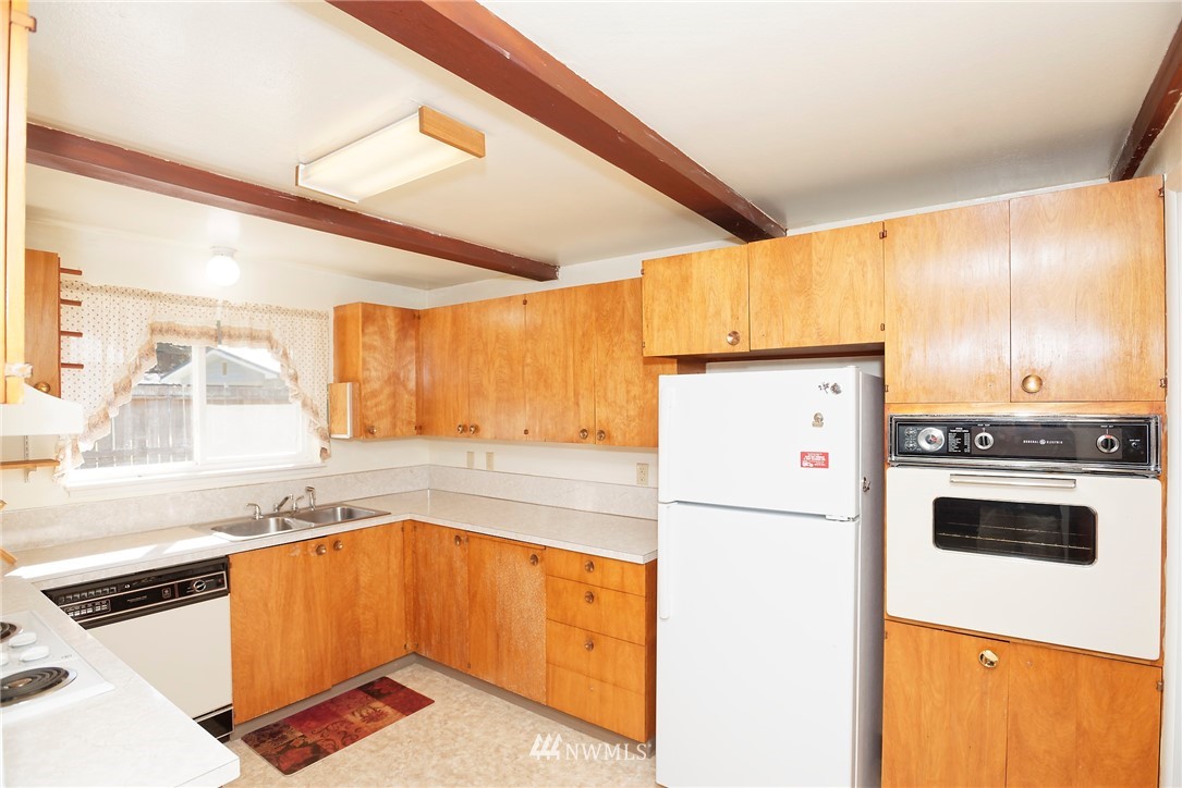 10908 Idlewild Road Southwest Tacoma, WA 98498 - Photo 7 of 35 Gallery Image 7