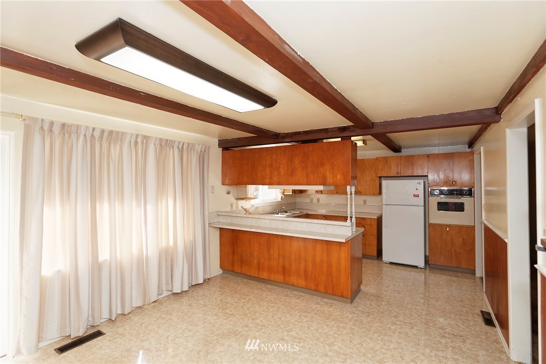 10908 Idlewild Road Southwest Tacoma, WA 98498 - Photo 9 of 35 Gallery Image 9