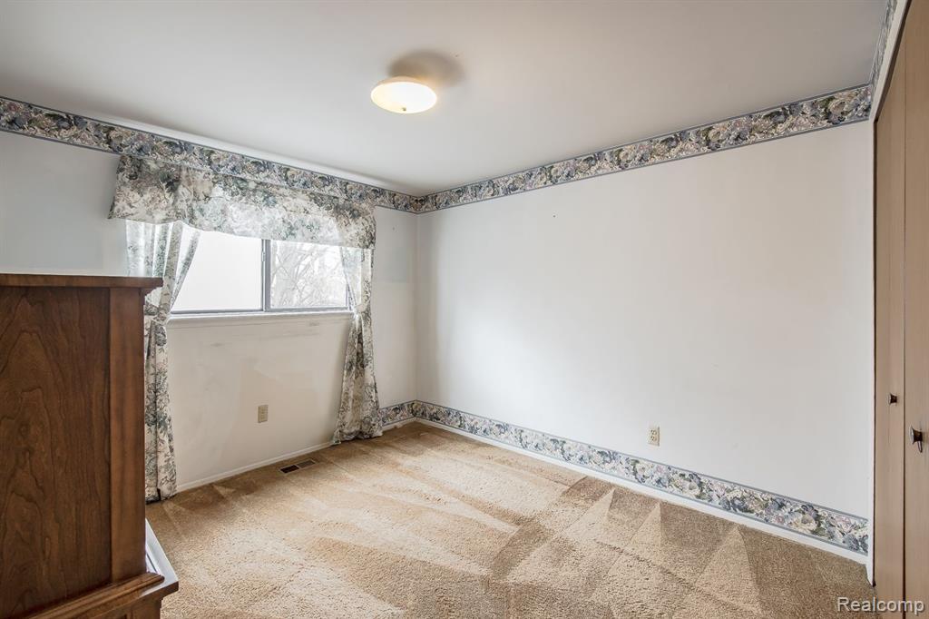 5126 Old Cove Road Clarkston, MI 48346 - Photo 35 of 46 Gallery Image 35
