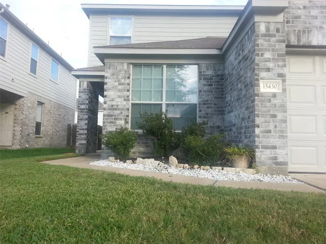 a view of a back yard of the building