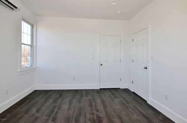 $2,300 | 99-103 Mill Street, Unit 2LEFT, Greenwich, CT 06830