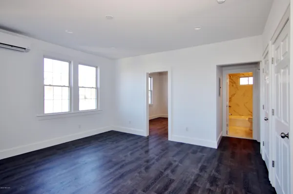 $2,300 | 99-103 Mill Street, Unit 2LEFT, Greenwich, CT 06830