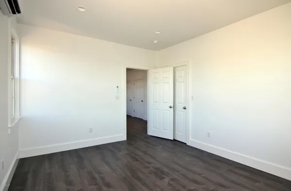 $2,300 | 99-103 Mill Street, Unit 2LEFT, Greenwich, CT 06830