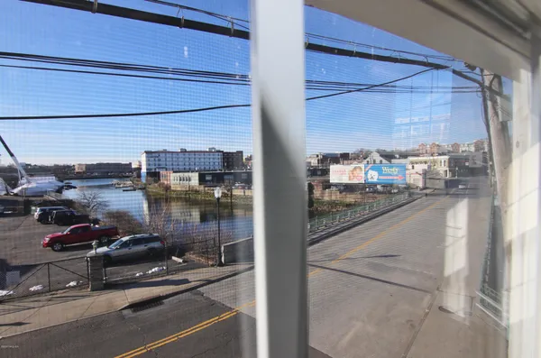 $2,300 | 99-103 Mill Street, Unit 2LEFT, Greenwich, CT 06830