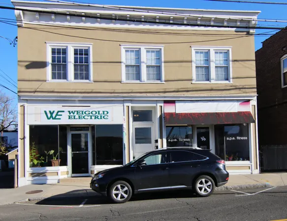 $2,300 | 99-103 Mill Street, Unit 2LEFT, Greenwich, CT 06830