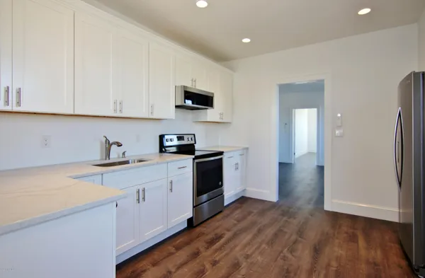 $2,300 | 99-103 Mill Street, Unit 2LEFT, Greenwich, CT 06830