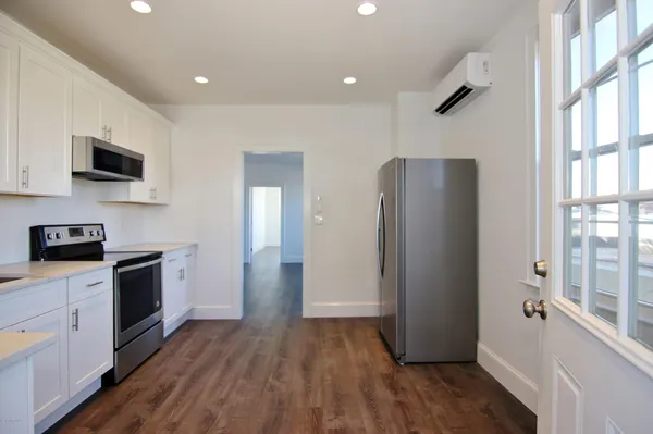 $2,300 | 99-103 Mill Street, Unit 2LEFT, Greenwich, CT 06830