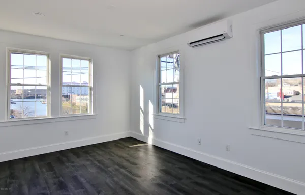 $2,300 | 99-103 Mill Street, Unit 2LEFT, Greenwich, CT 06830